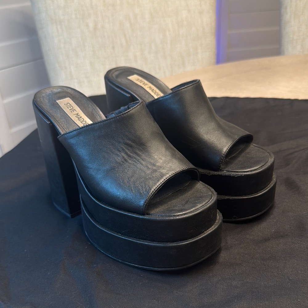 Steve Madden Black Platform Mules